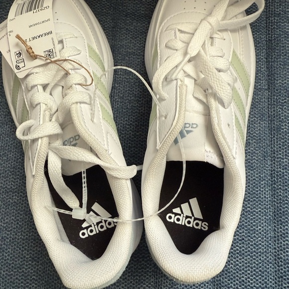 Adidas Classic White Sneakers with Green Stripes - Picture 5 of 9